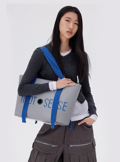 Tohugs fashionable and versatile large waterproof PU tote bag features a built-in sterilization and deodorization function, offering a stylish and spacious 15L capacity to effortlessly meet your daily