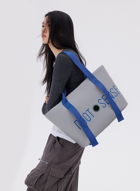Tohugs fashionable and versatile large waterproof PU tote bag features a built-in sterilization and deodorization function, offering a stylish and spacious 15L capacity to effortlessly meet your daily